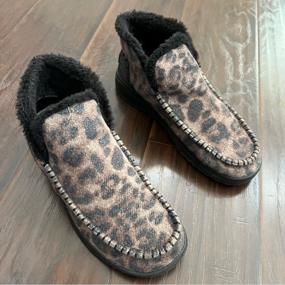 Hey dude animal pattern fury lining lightweight comfortable boot size 9